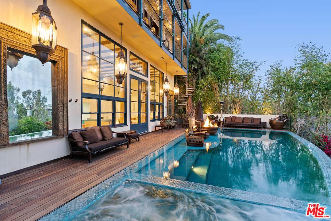 9140   St Ives Dr 3BR Sunset Strip La