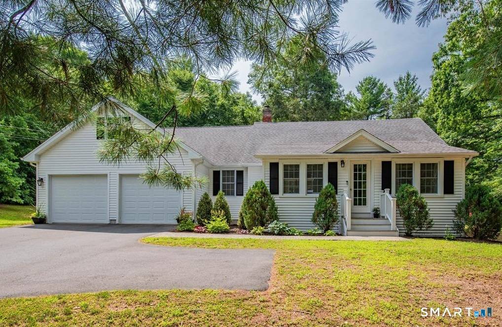 Welcome to this stunning 3 bedroom, 2.