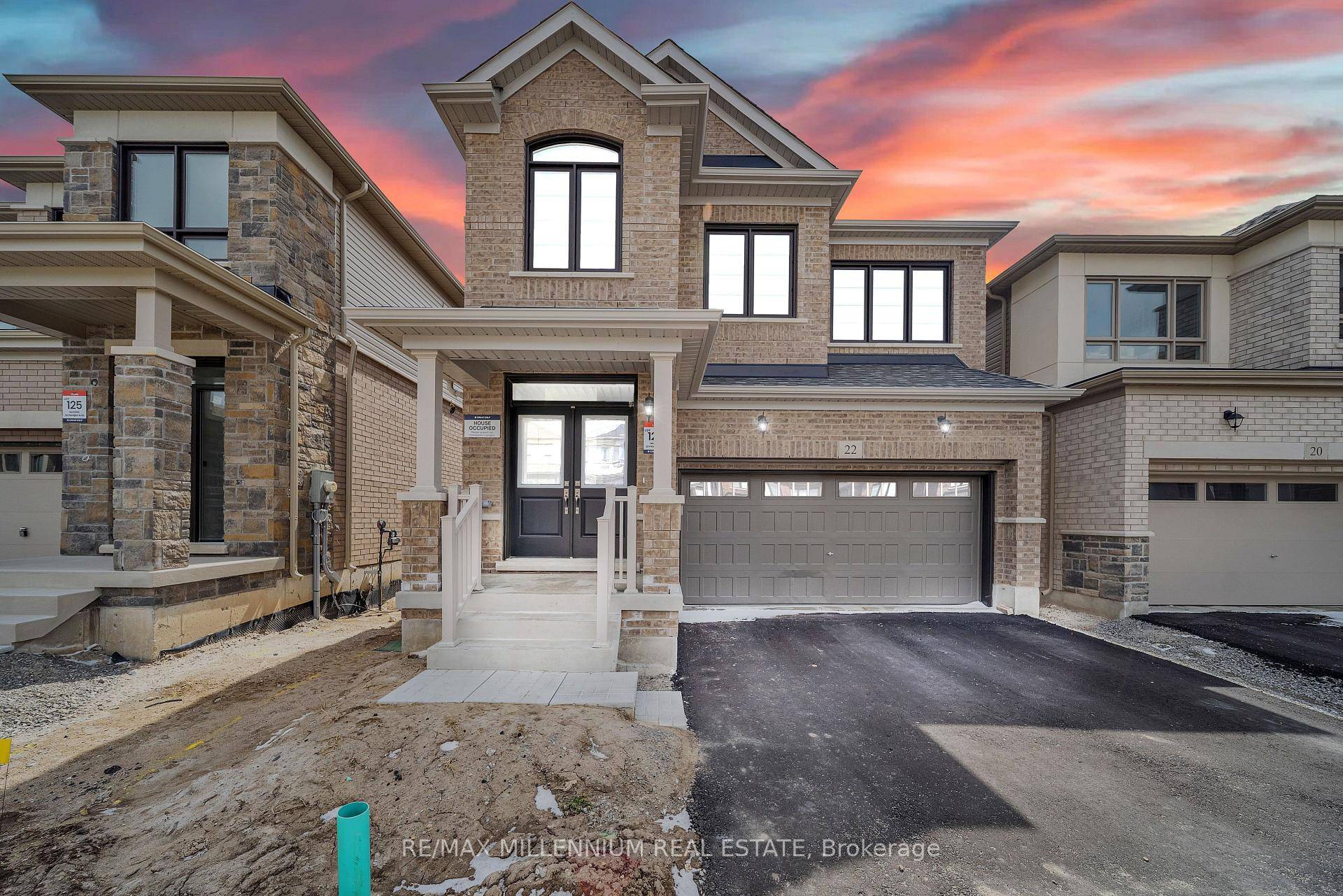 Welcome to Stunning, Bright and Spacious 4 Bedrooms Huge Loft, 4 amp ; half washrooms Detached House in Prestigious South Barrie.