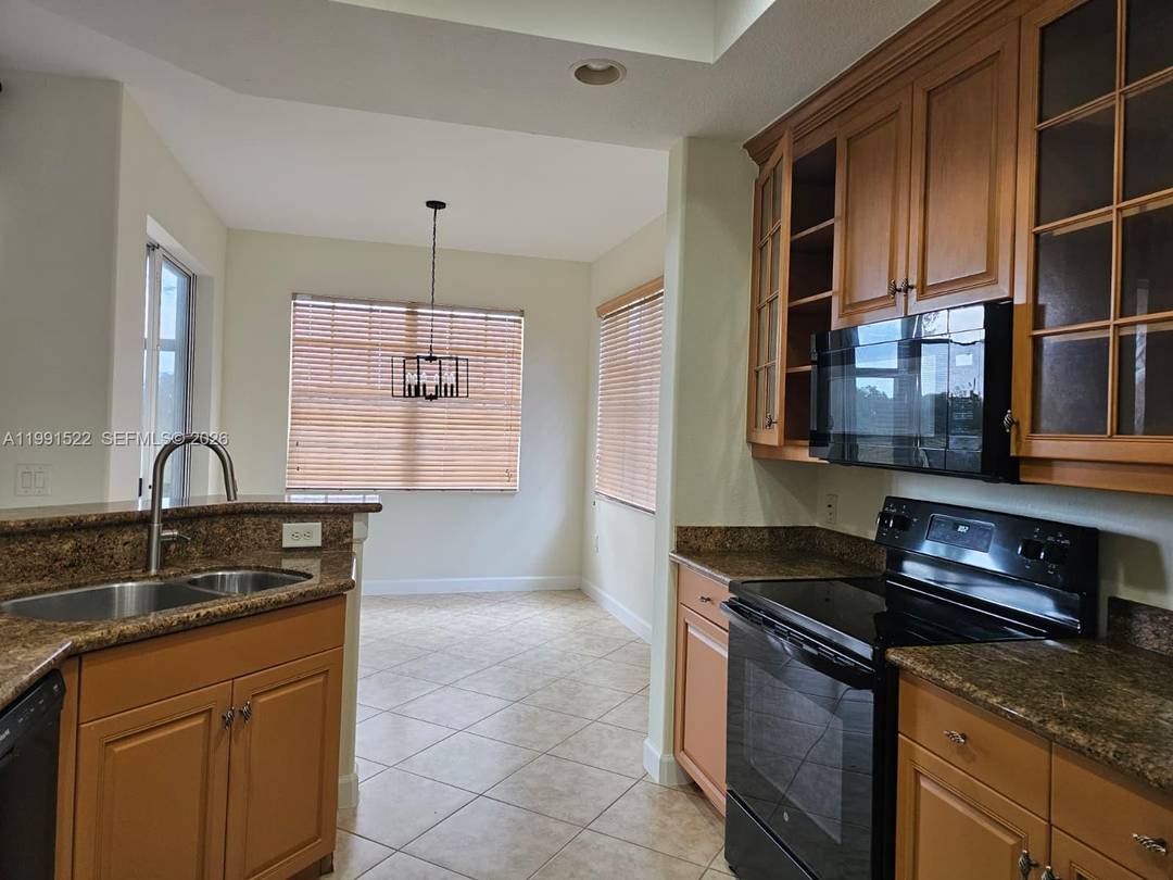 Tucked away in Heron Bay with resort style amenities such as pool, fitness center with state of the art equipment, multi purpose banquet Hall, library, meeting rooms, sauna, water park ...