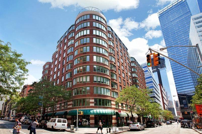 AVAILABLE NOW ! UNFURNISHED Rare and affordably priced Tribeca studio in one of the area's most sought after buildings Greenwich Court Condominium.