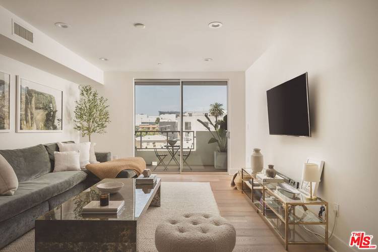 118 N Kings Rd 3BR Beverly Grove La