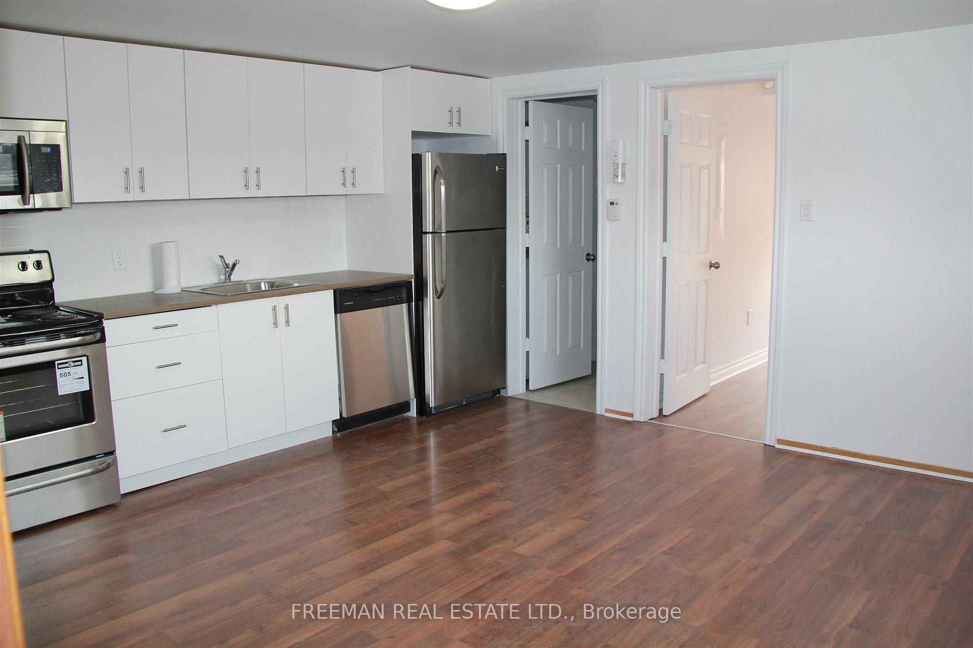 Aug 1 15 occupancy. Air conditioned top floor with a large sunny deck with enough space for furniture and a bbq.