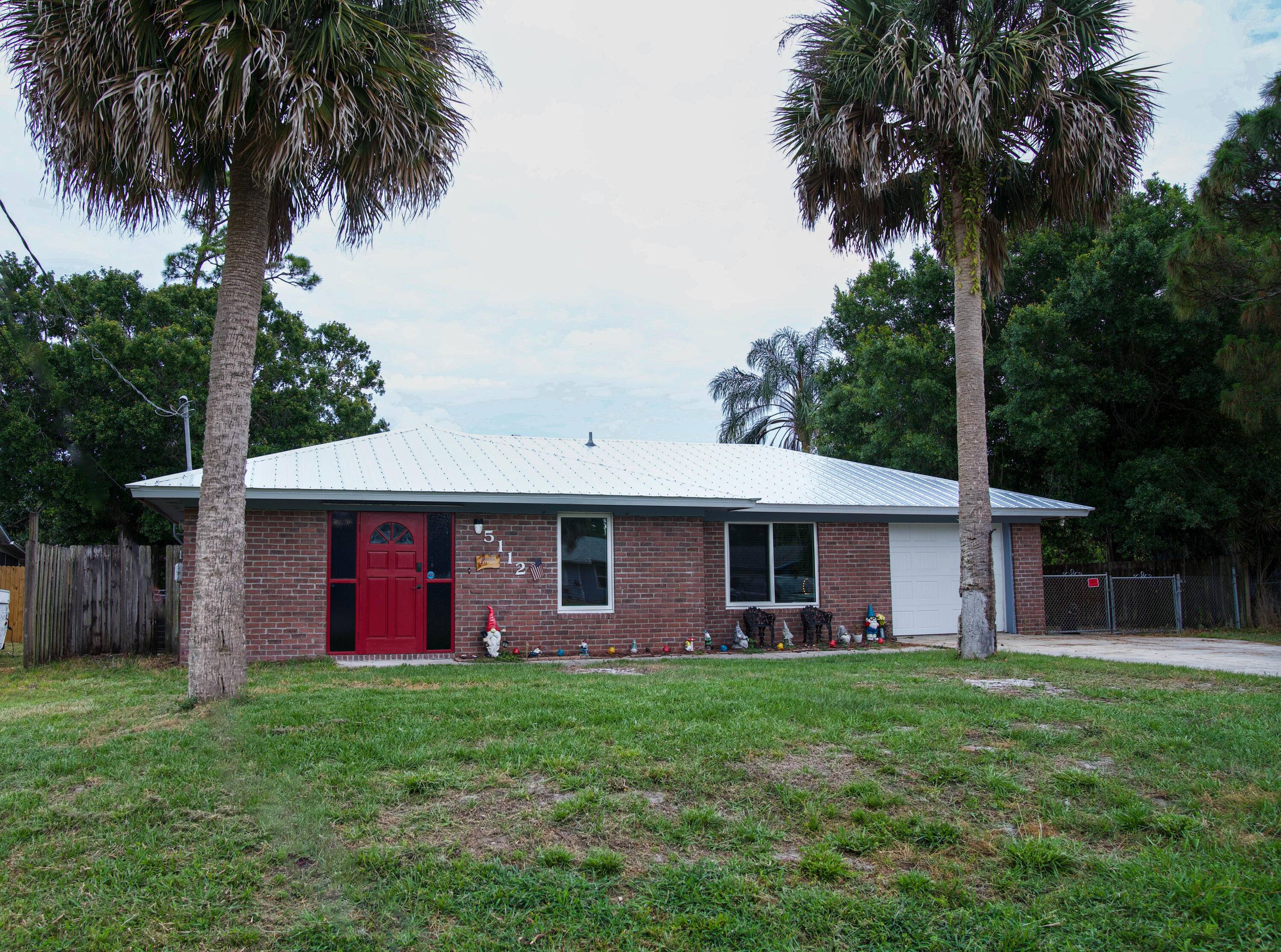 Discover this beautifully updated 2 bed, 2 bath home at 5112 Palm Dr, perfect for small families or retirees.
