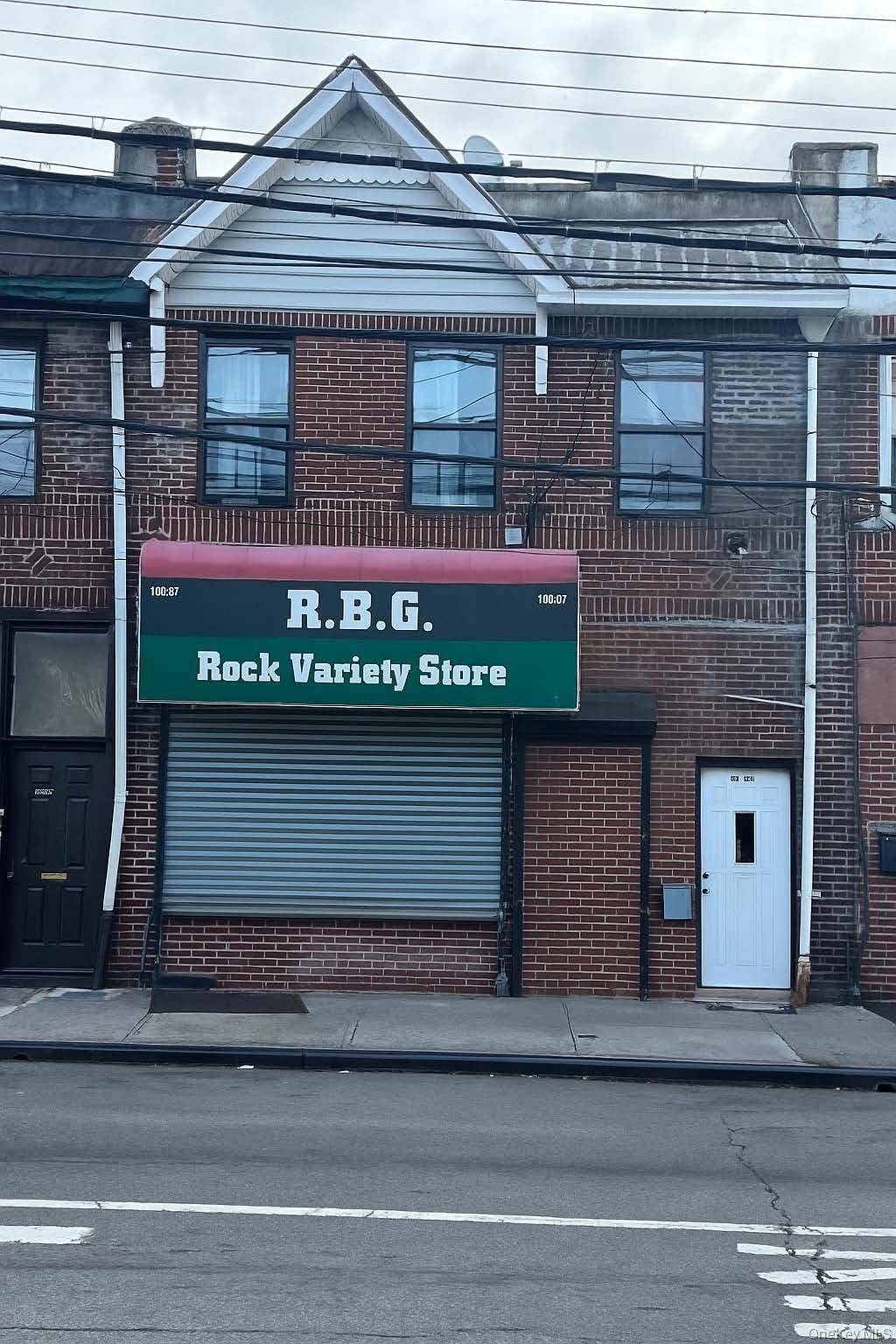 Excellent mixed use investment opportunity in the heart of Saint Albans.