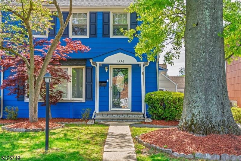 Welcome to 1336 38 Sloane Boulevard.