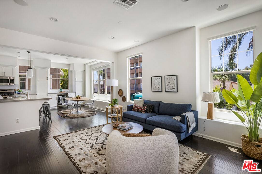 6521 1/2  La Mirada Ave 3BR Hancock Park La