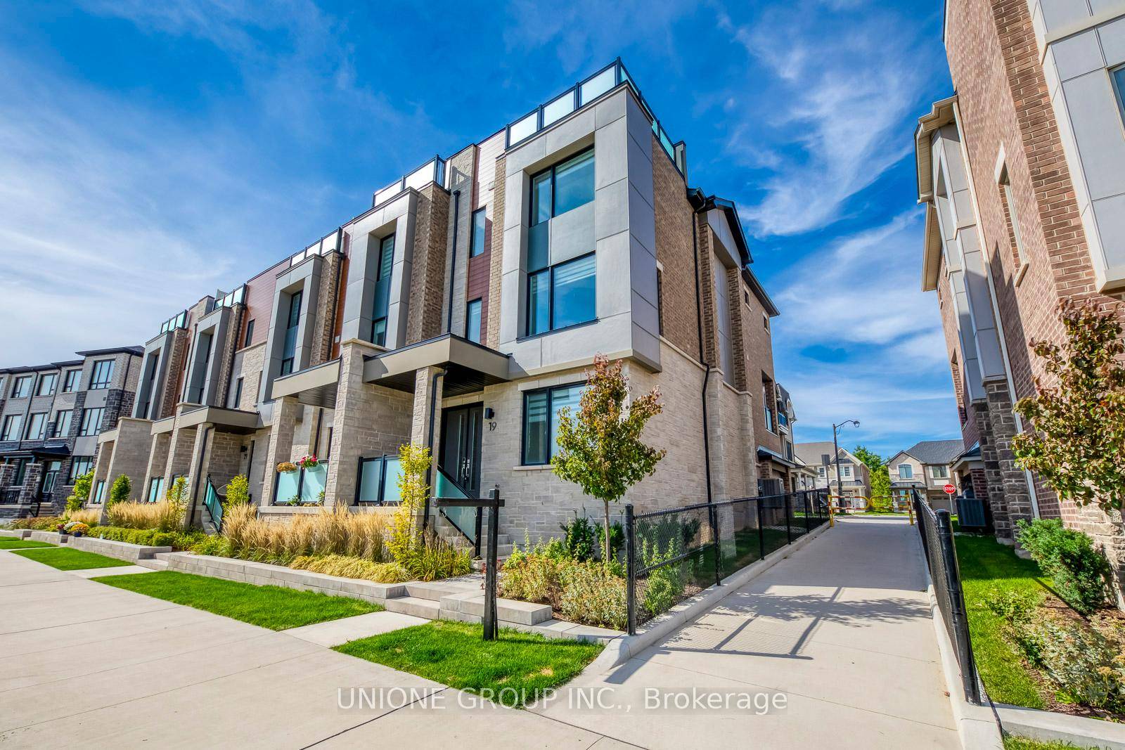 Pond View And End Unit ! This Rare And Beautifully Upgraded Sun Filled 4 Bedroom, 3.