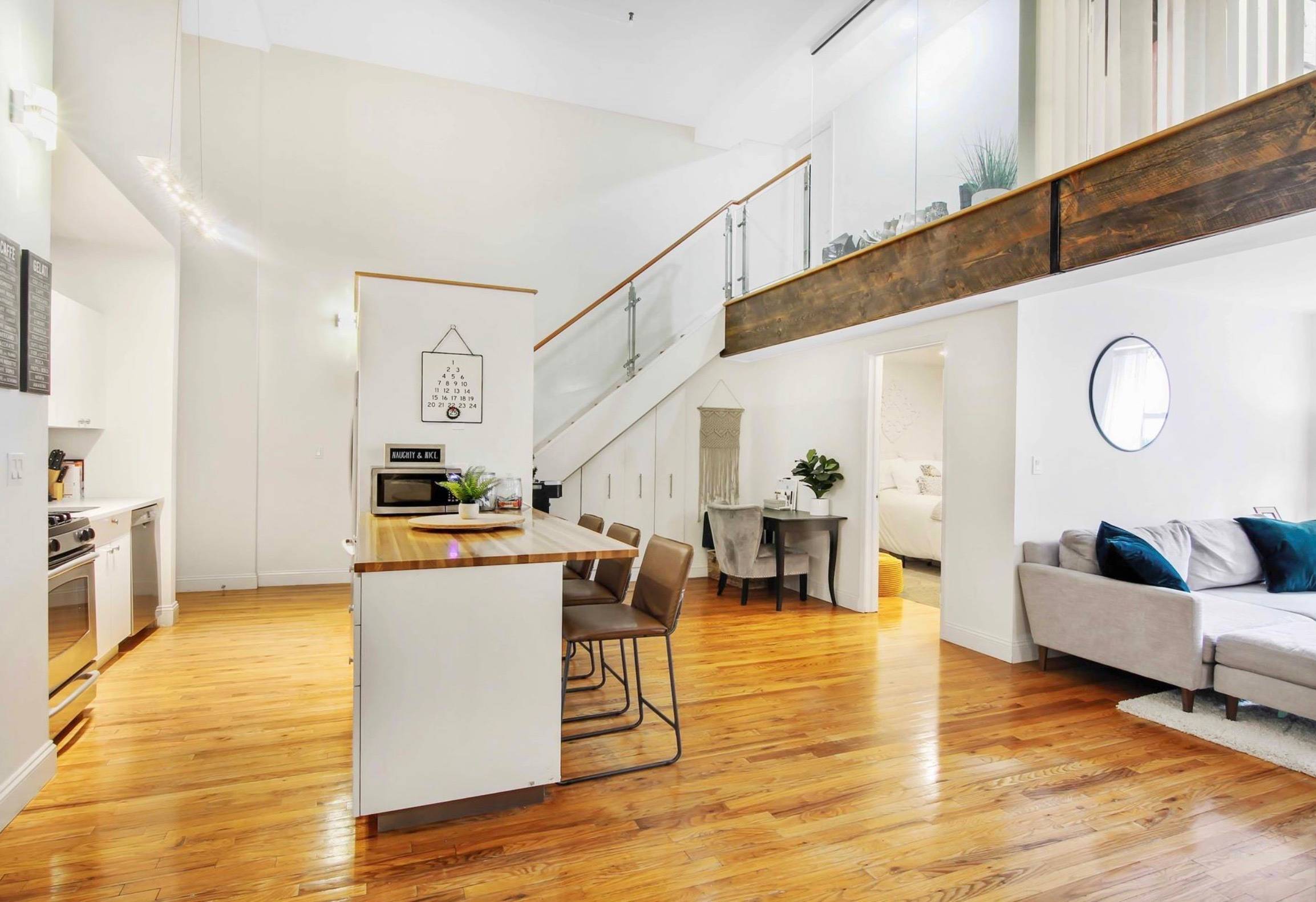 Unique 3 Bedroom loft at the Saint John s Condominium A Stunning 1350 sf 3 Bedroom 2 Bath duplex loft Condo with shy of 16 foot ceilings located at the ...
