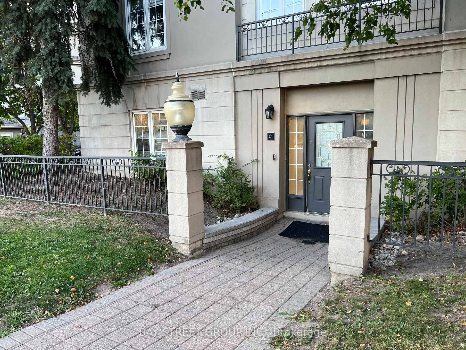 South facing, 3 sides windows, end unit townhouse.