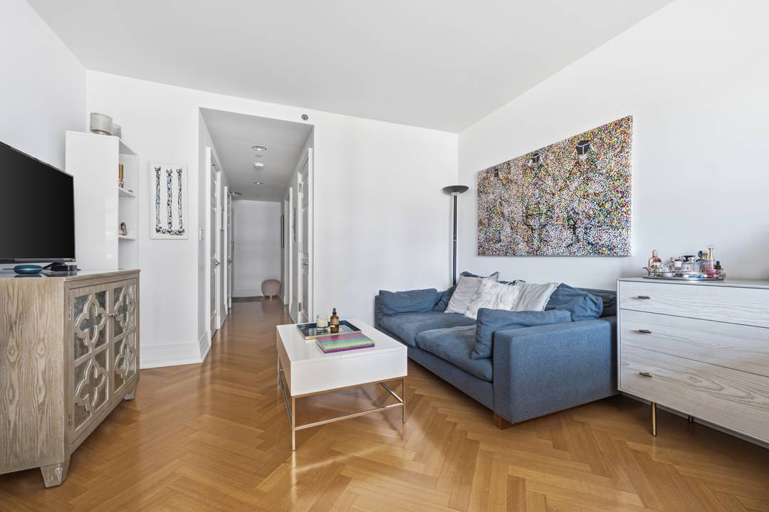 Welcome to this spacious and bright studio at The Brompton, a Robert A.