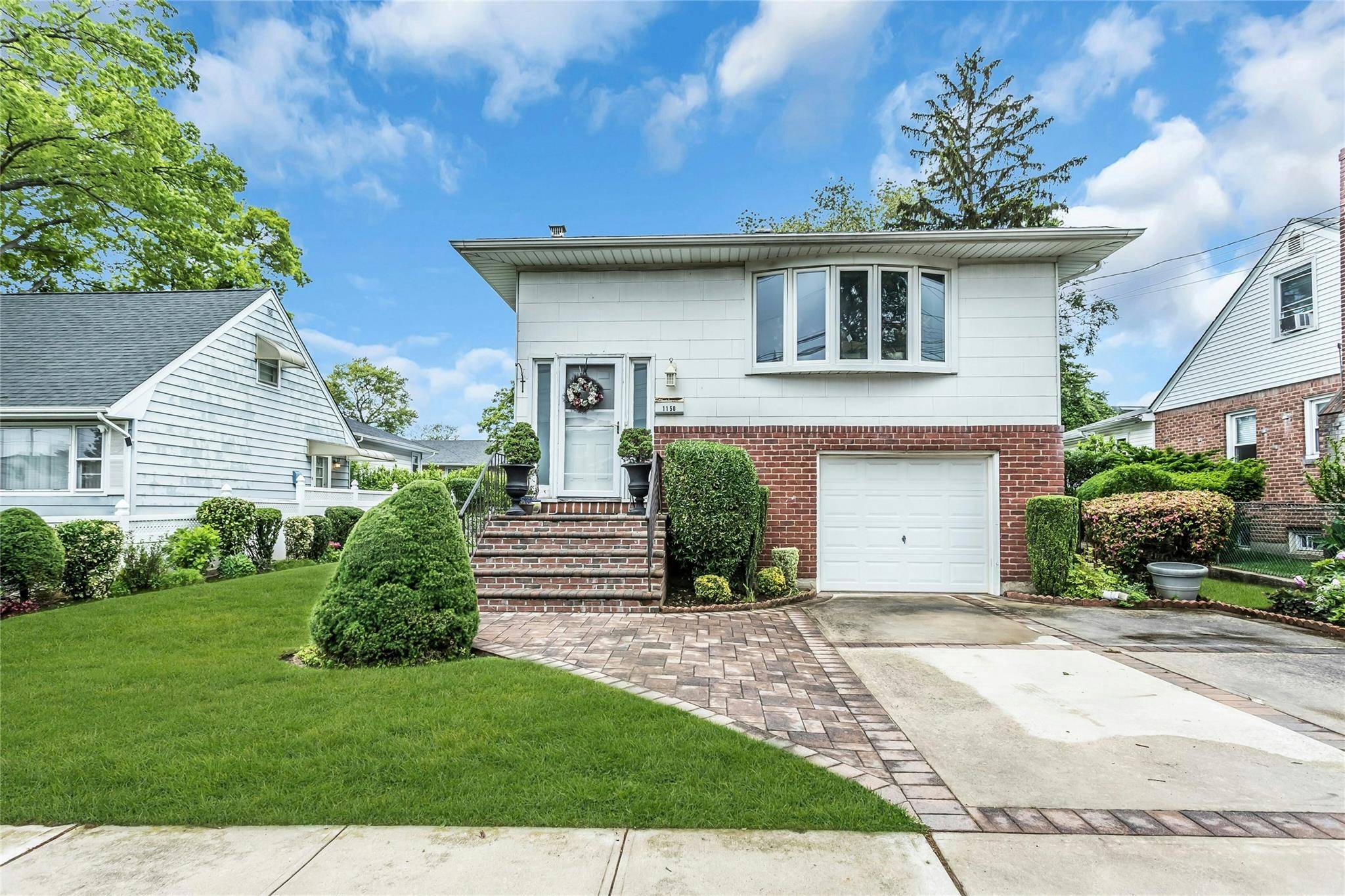 This Hi Ranch in Franklin Square is a Gem !