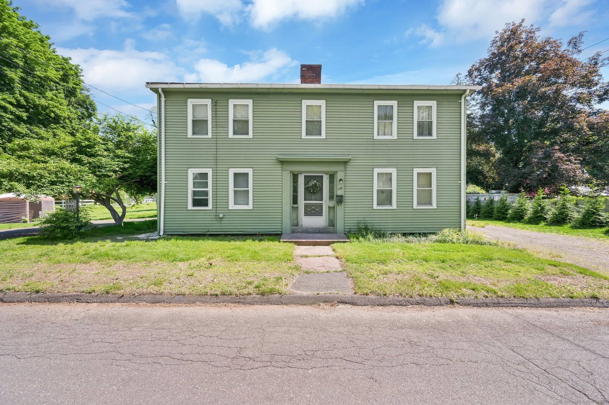 Phenomenal 3 Family investment property in the center of Glastonbury !