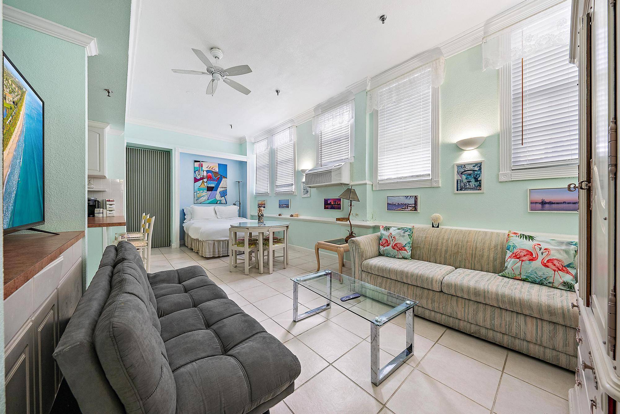 Beautiful Double Garden Apartment at the Historic Palm Beach Hotel !