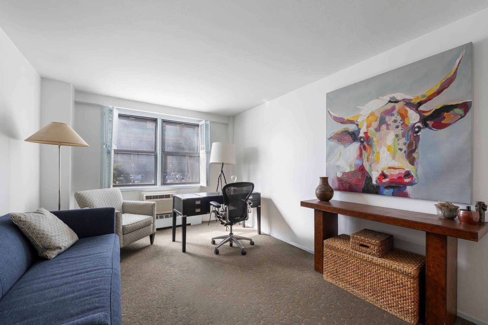 Opportunity knocks ! Priced to sell, this charming medical maisonette comes with the option to convert to residential at full service Gramercy Arms, 145 East 15th Street 1F, New York, ...