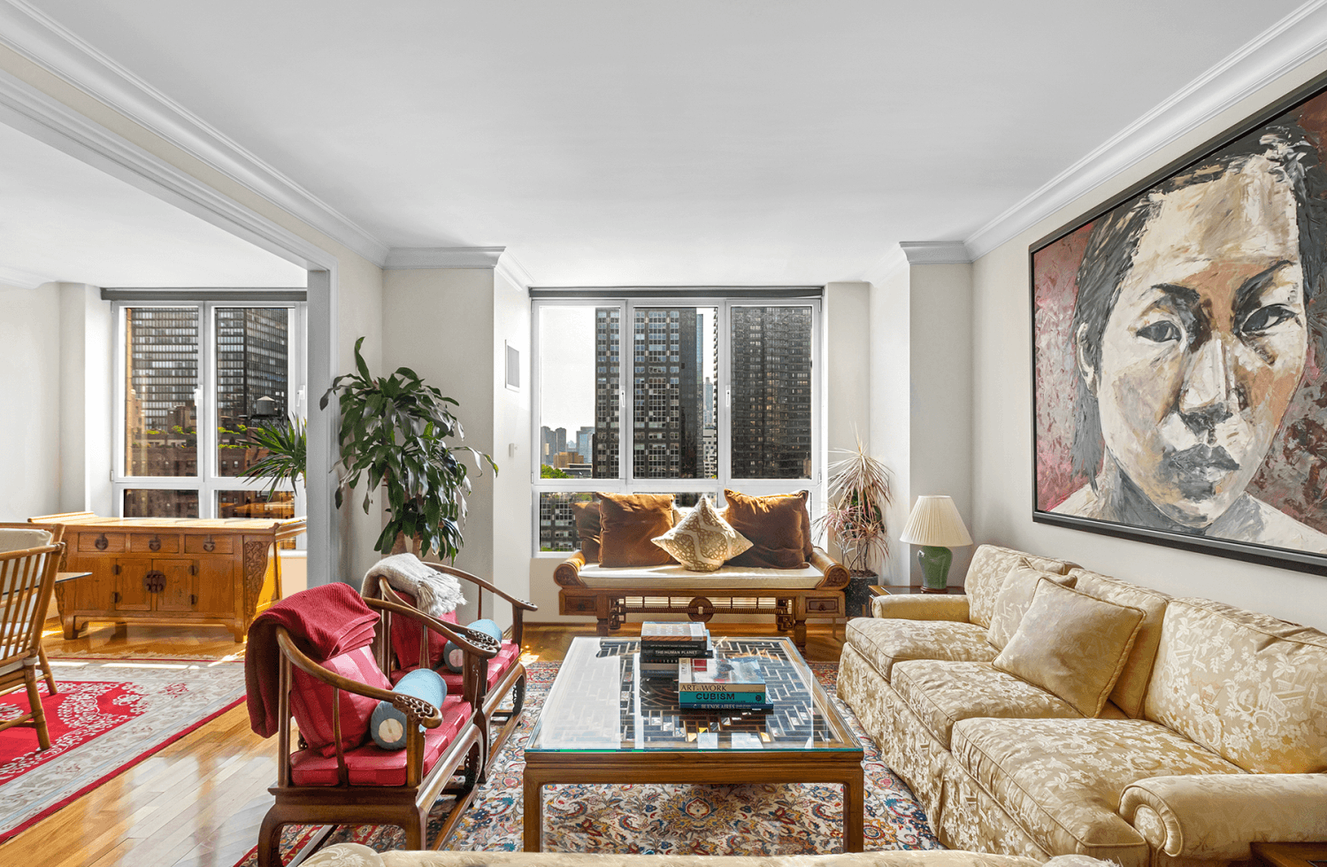 Luxury Living in the Heart of Manhattan Your Dream Home Awaits !