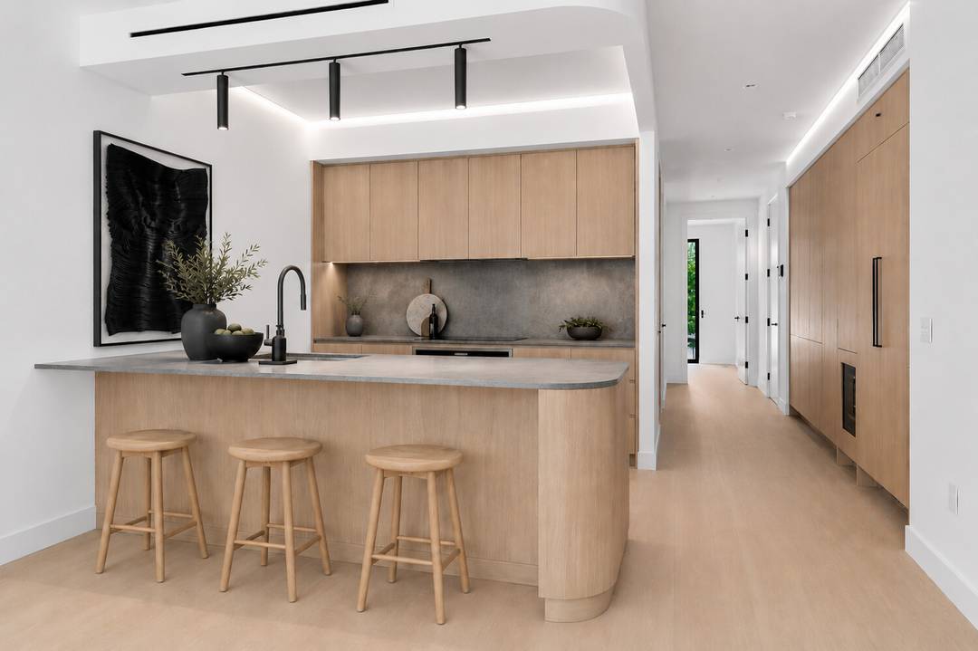 2 Bedroom 2. 5 Bathroom Floor Through Duplex with Private Garden Welcome to 386 Kosciuszko Street, a boutique collection of thoughtfully designed residences in the heart of Bedford Stuyvesant.