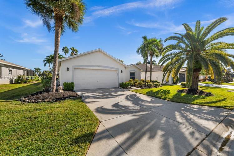 Beautifully updated and fully furnished pool and spa home in the highly desirable Stoneybrook community of Estero.