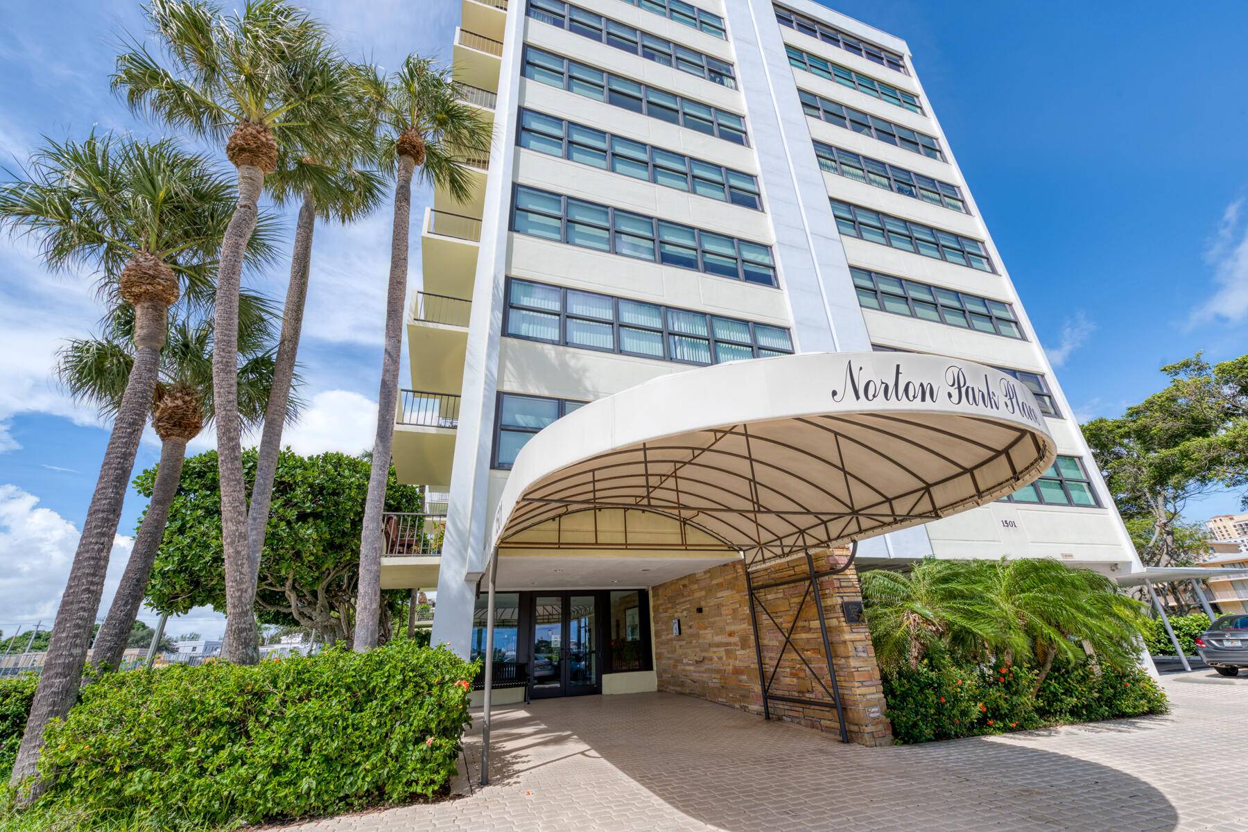 Investment opportunity. Charming apartment with built in tenant until 2026.