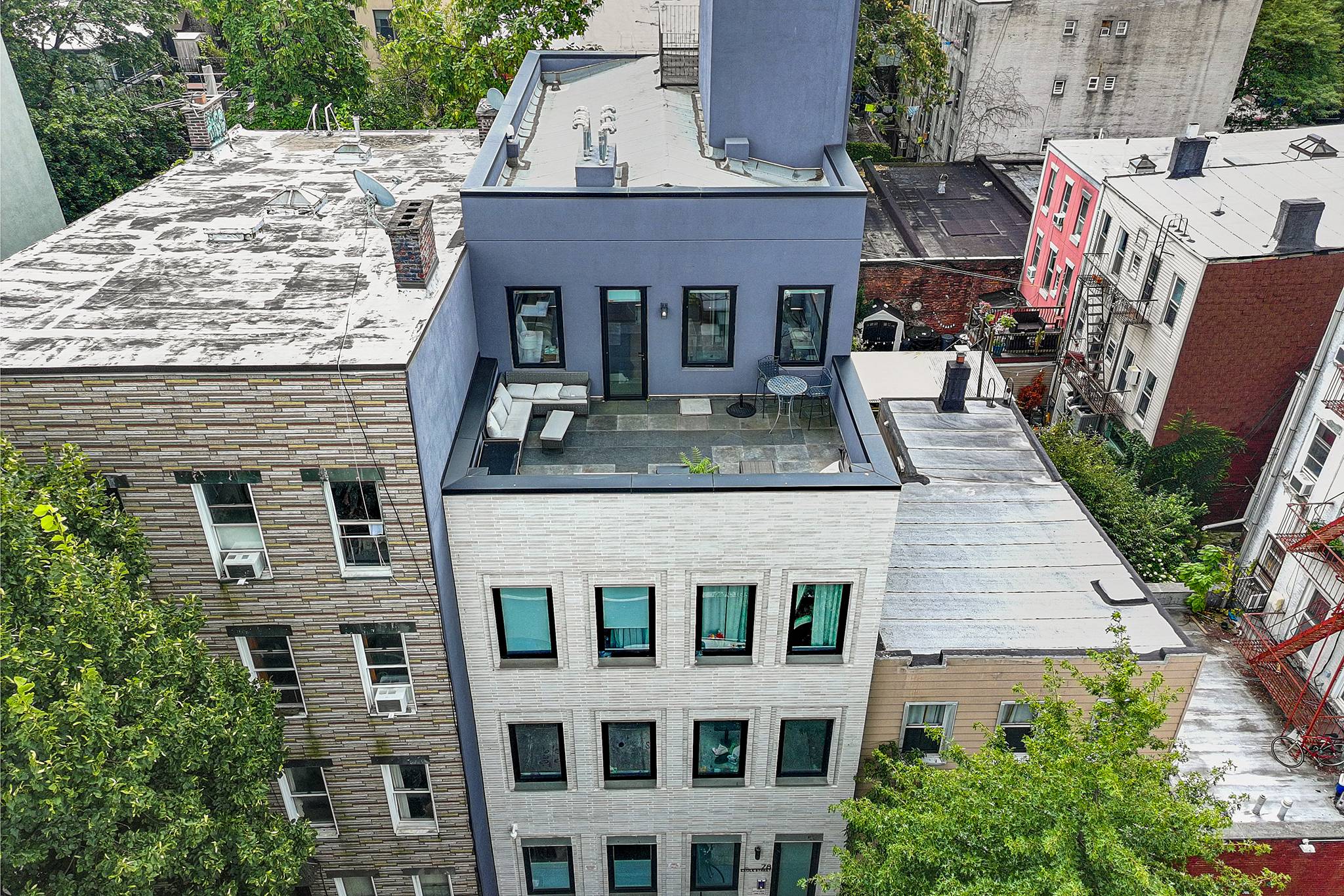 Don t miss this rare opportunity to own a unique townhouse sized duplex condo in a 2020 building, in trendy and sought after northern Greenpoint.