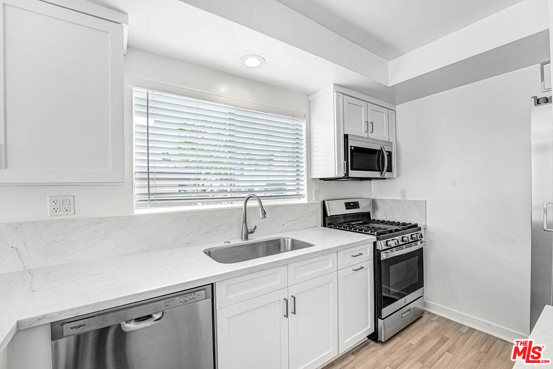 10393  Almayo Ave 3BR La
