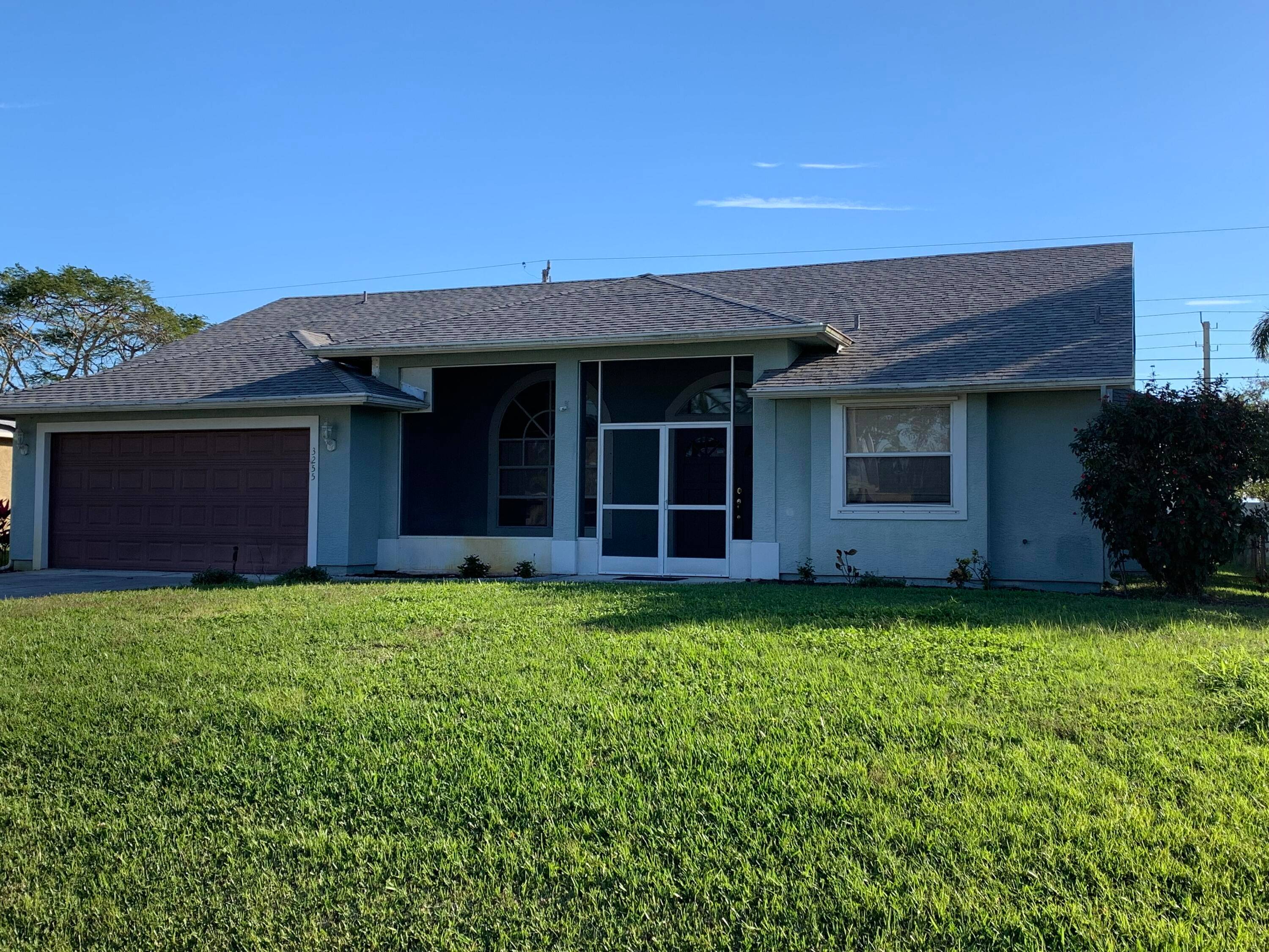 3 2 2 located in a desirable location close to schools, shopping, I95, turnpike, hospitals, and Traditions.