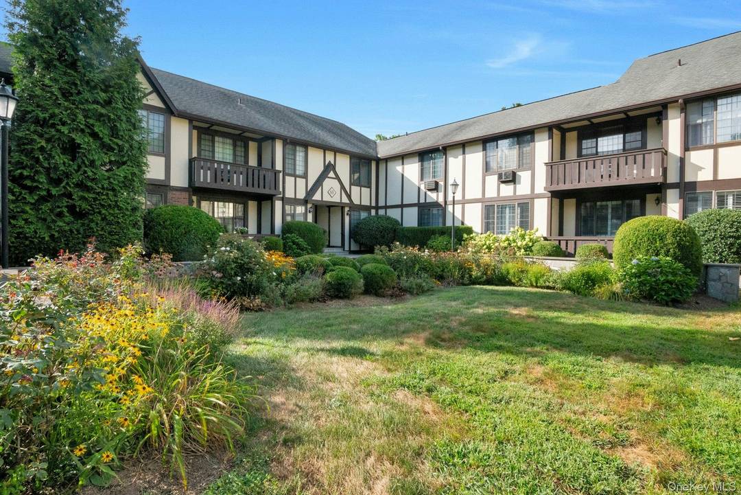 Beautiful Foxwood Condominium.