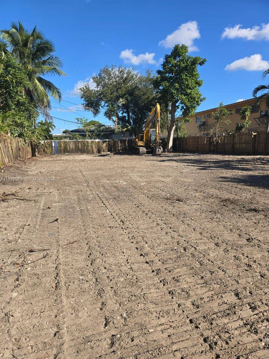 PRIME LOCATION, LOCATION LOCATION EXCELLENT INVESTMENT OPPORTUNITY, IN THE HEART OF MIAMI, FOR INVESTORS DEVELOPERS, 2 LOTS 13, 080 SQFT.