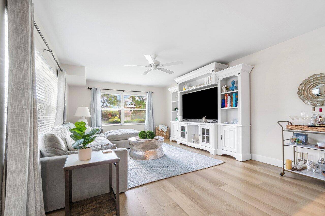Stunning Remodeled 2 Bed, 2.