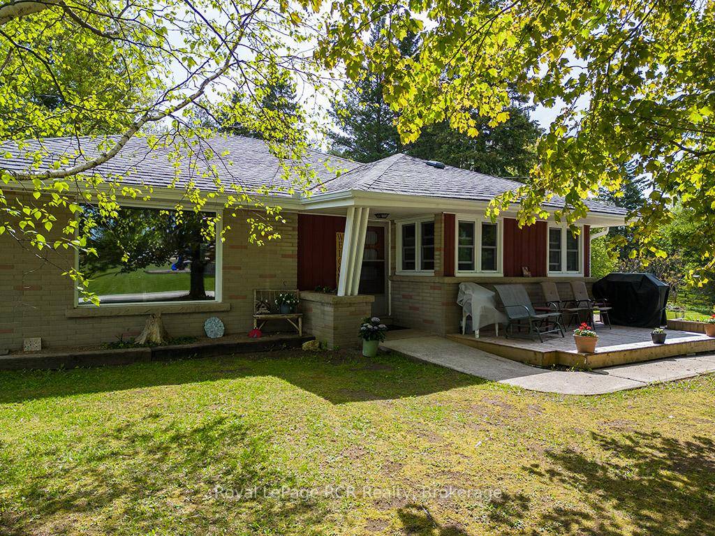 Charming Brick Bungalow in Historic Priceville A Perfect Place to Call Home Welcome to this delightful 3 bed, 1 bathr brick bungalow, nestled on a spacious, tree lined corner lot ...