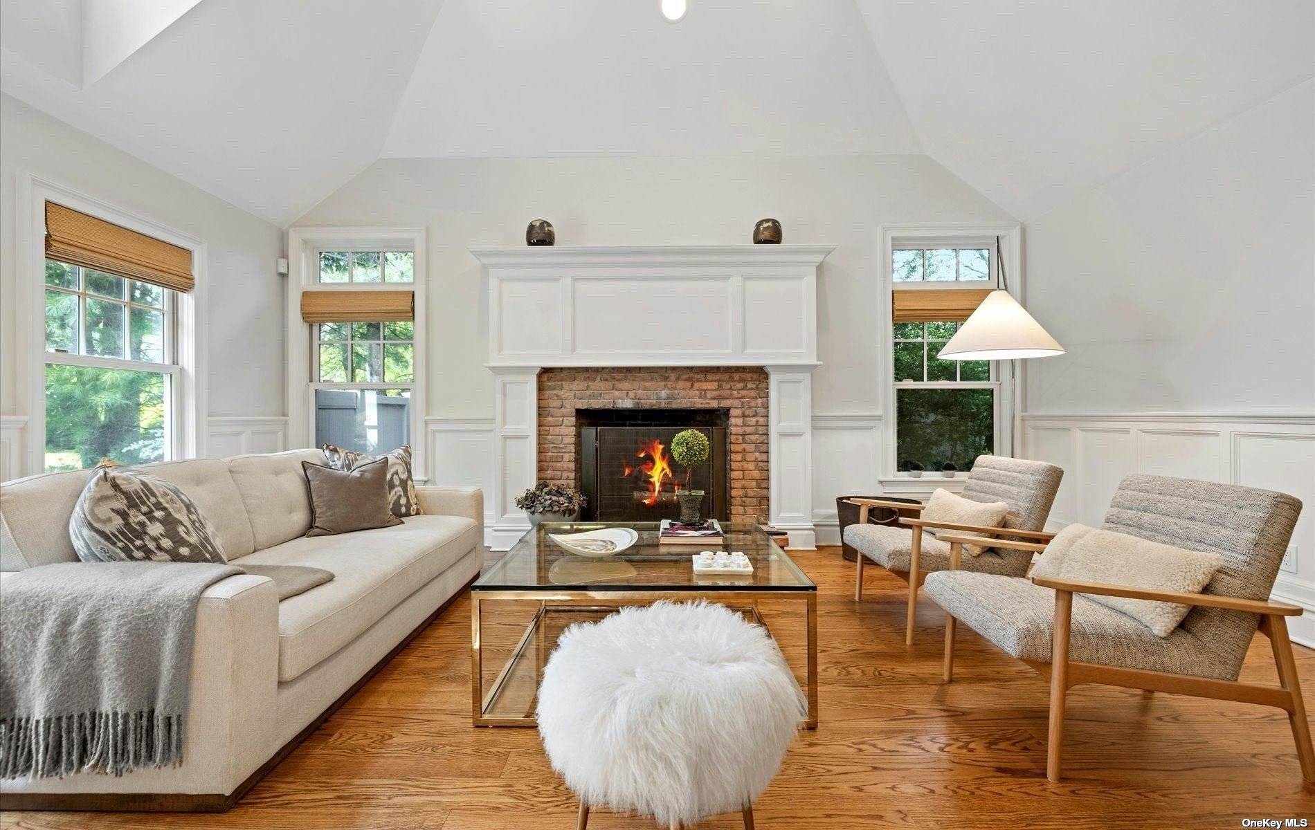 Magnificent Hamptons Style Colonial in Roslyn Country Club !