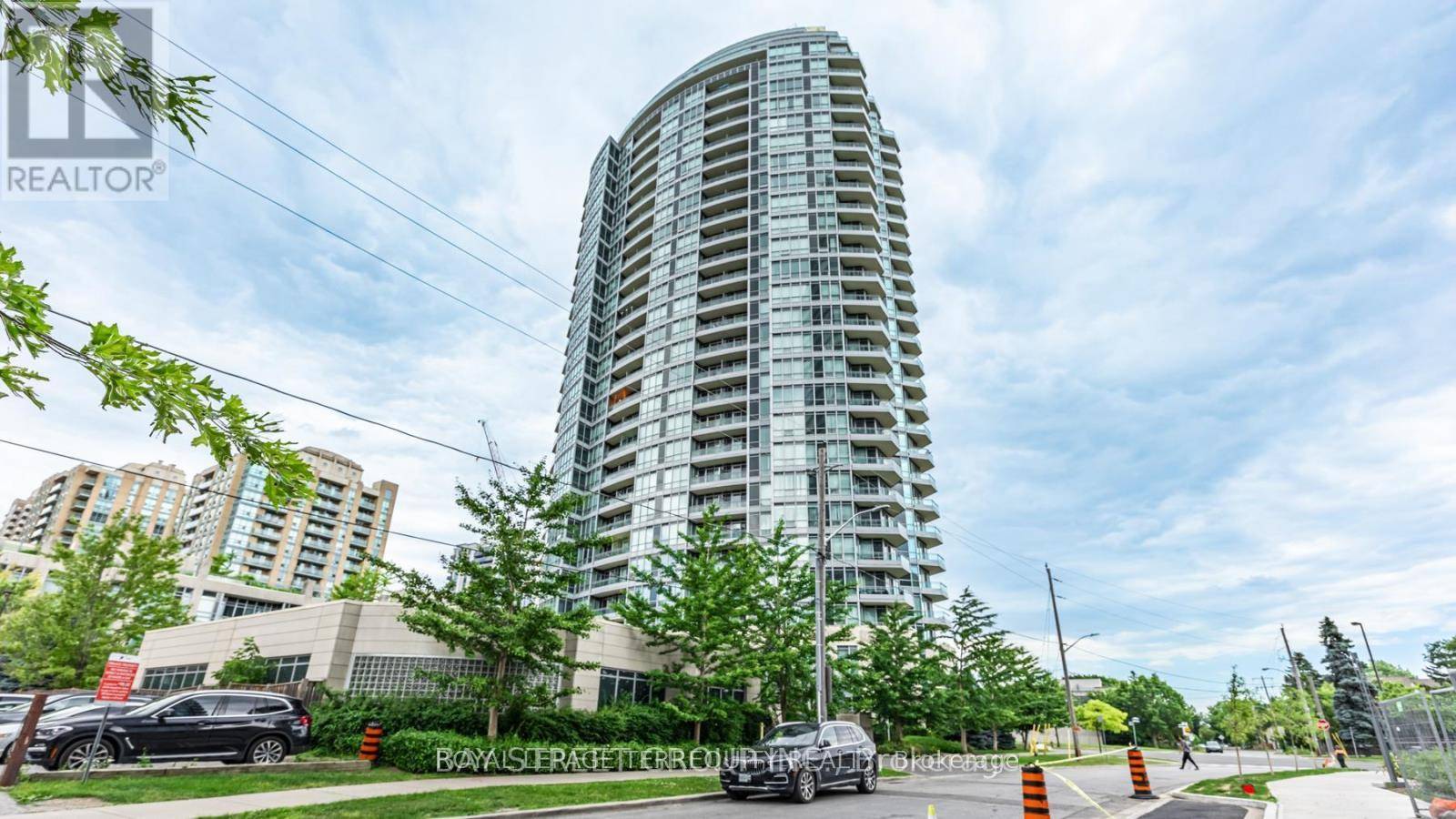 This stunning 1 bedroom condo at desirable Mona Lisa condo is priced for a quick sale.