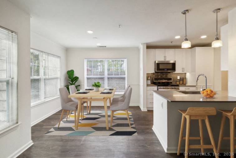 Understated elegance, modern conveniences and a peaceful, wooded location come together to create a community that feels like a tranquil retreat in the heart of Darien, Connecticut.