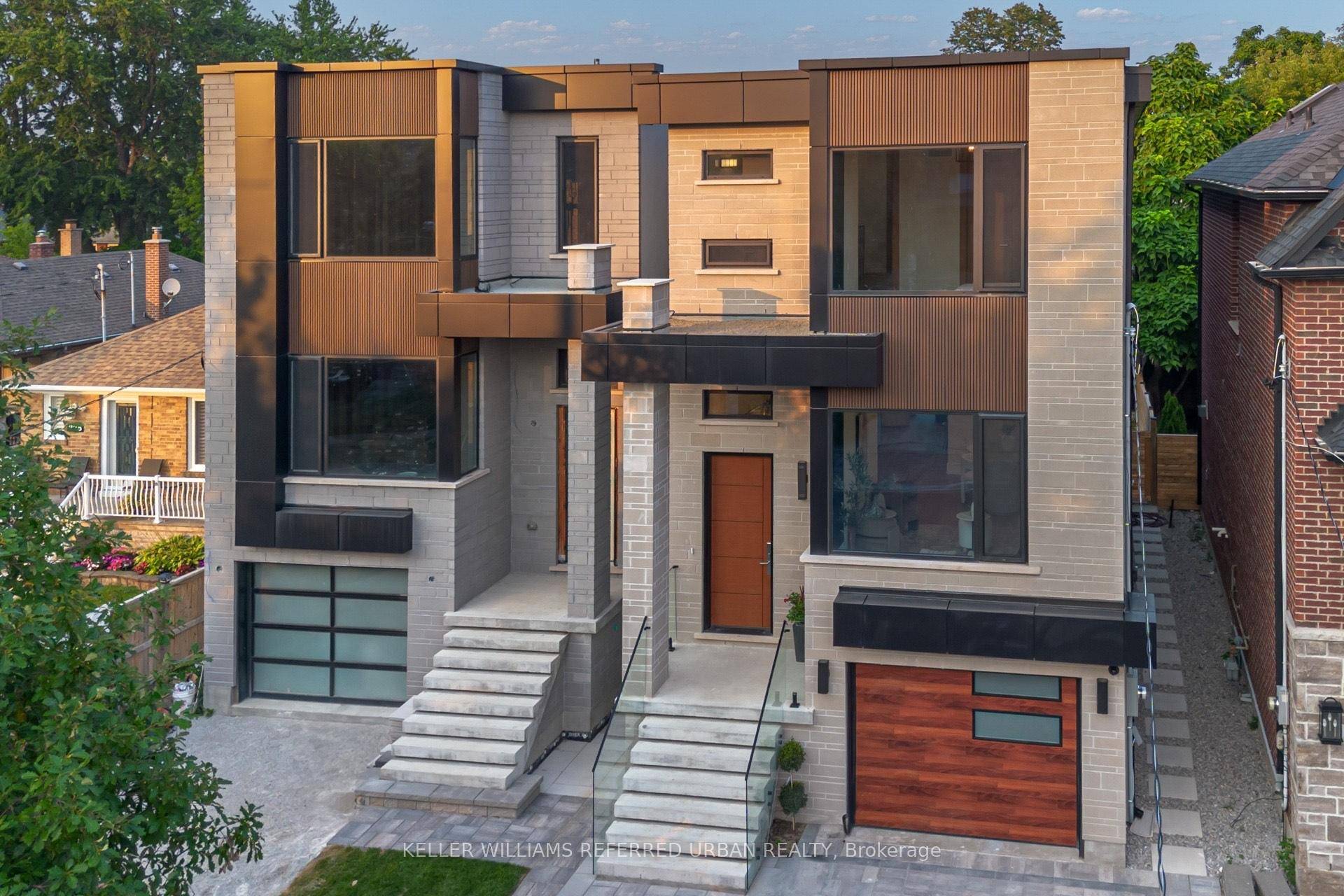 Your Luxury Etobicoke Stunner Awaits !