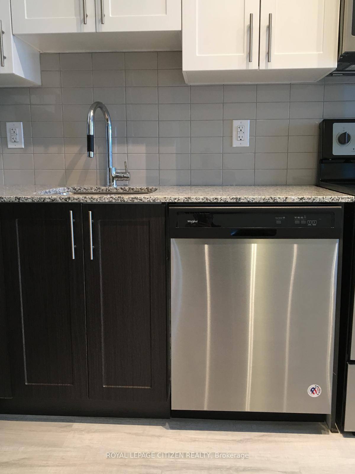 Luxury Condo for Rent in Prime Location Live in style and comfort in this stunning one bedroom, one den and one bathroom condo located in the heart of Woodbridge.