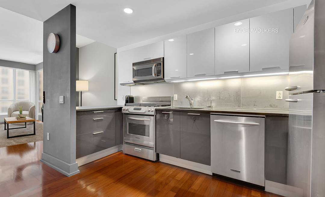 Prime Midtown Manhattan Hudson Yards meets the Theater District This Beautifully Maintained and Generously Proportioned 1 Bedroom 1 Bath home approx.