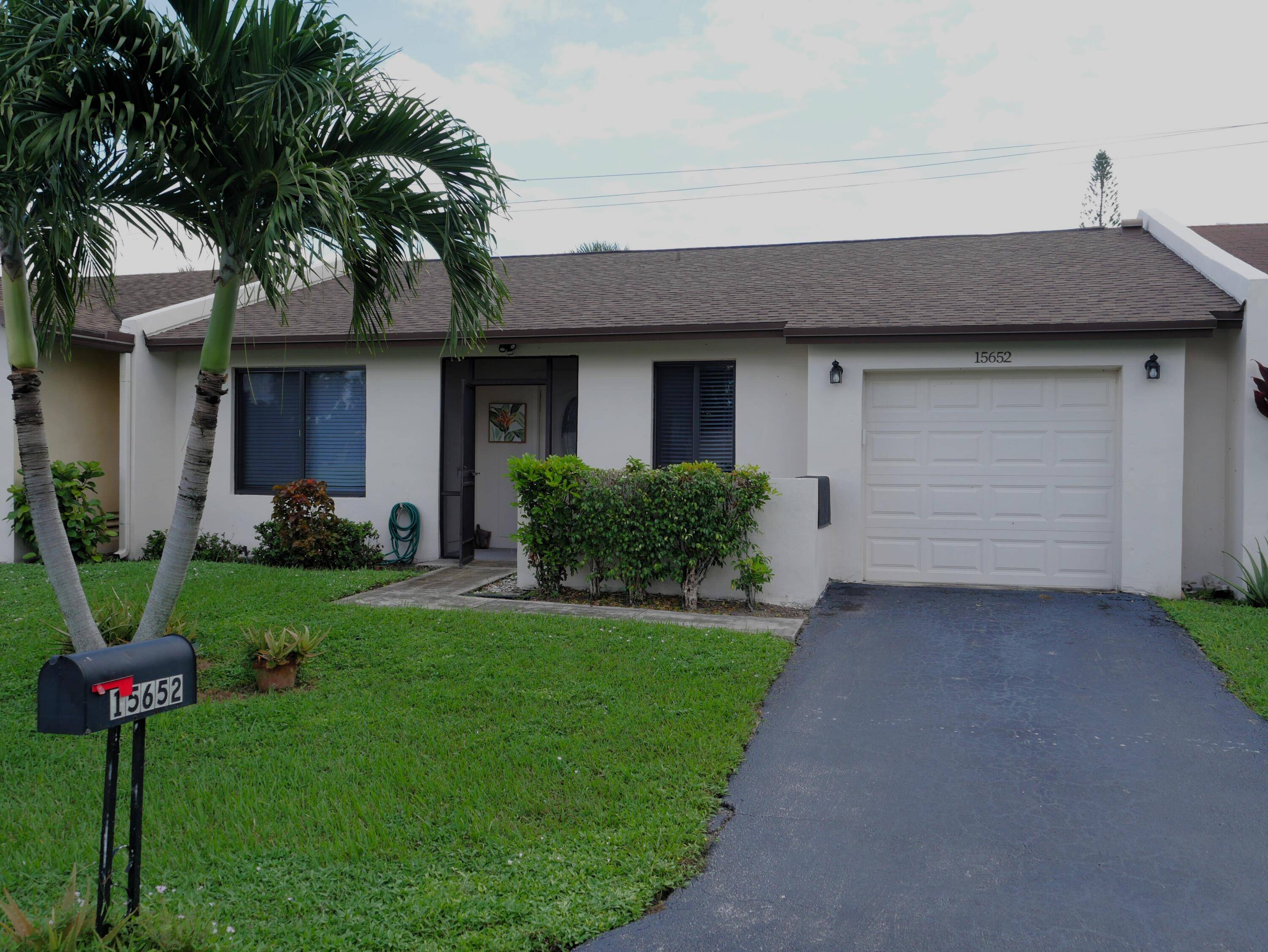 All ages welcome in this quiet community of Las Verdes !