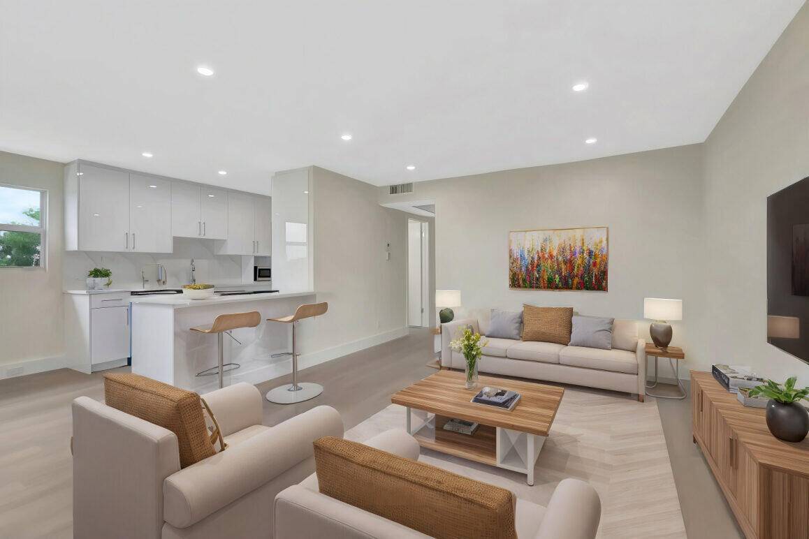 2 BR 1. 5 Bath desirable Ainslie short walk to Clubhouse.