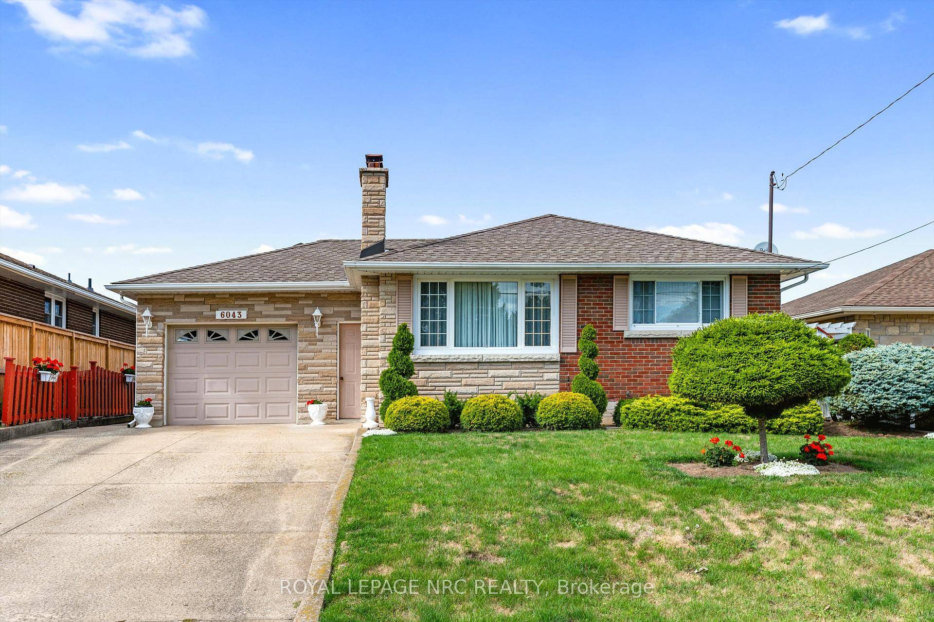 Welcome to this immaculate, well maintained home located in the highly desirable Stamford neighborhood of Niagara Falls.