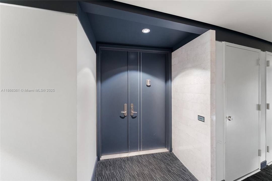 Spectacular 1 bedroom, 1.