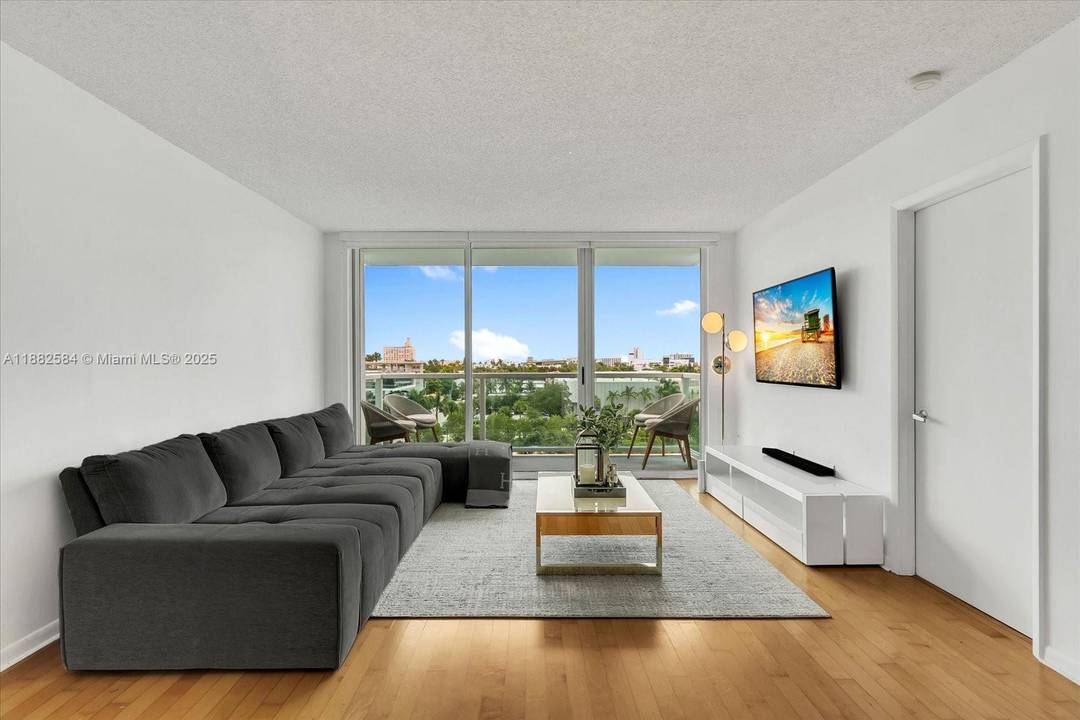 Renovated and functional, this Miami Beach condo features an open split floor plan just steps from parks, the beach, and the coveted South of Fifth neighborhood.