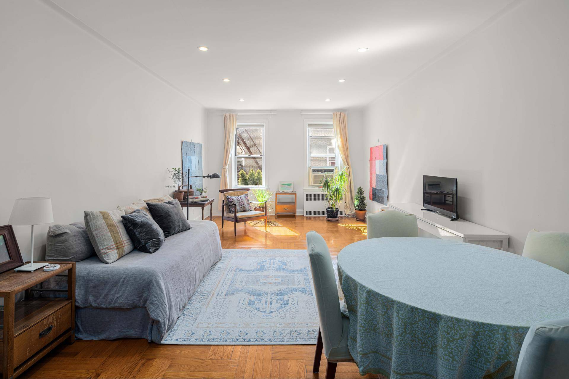 Spacious top floor, quiet, pre war apartment with a wide and open kitchen foyer living room.
