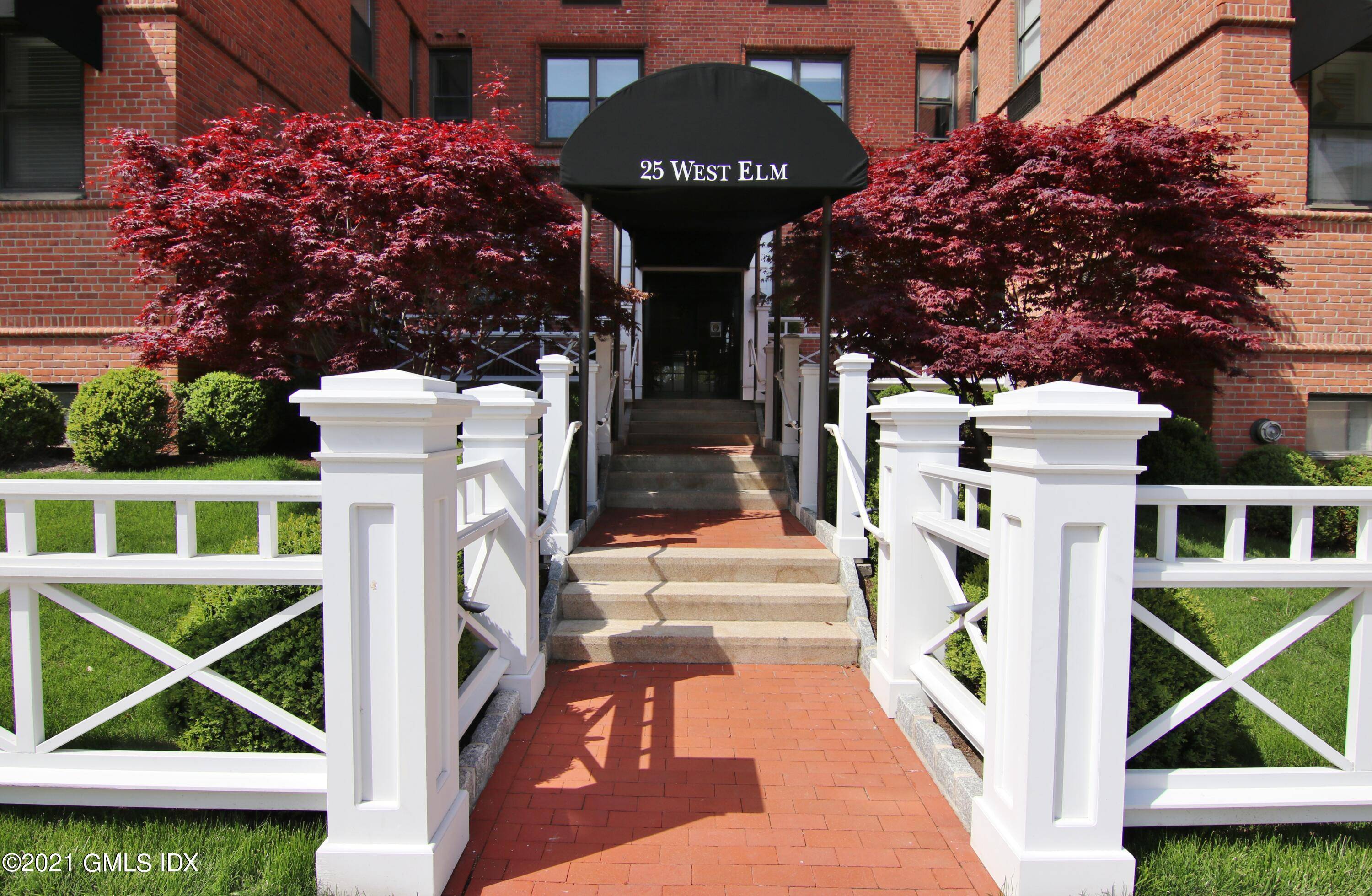Bright just renovated 2 bedroom 1 bath condo in Downtown Greenwich.