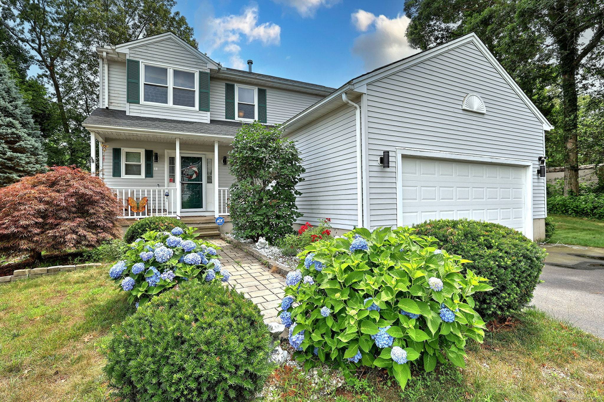 Beautifully maintained 4 bedroom, 2.