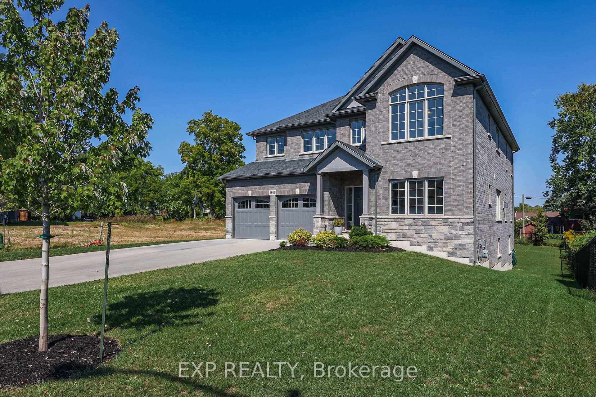Upgraded 5 bedroom 4 bathroom 3300 square foot home !