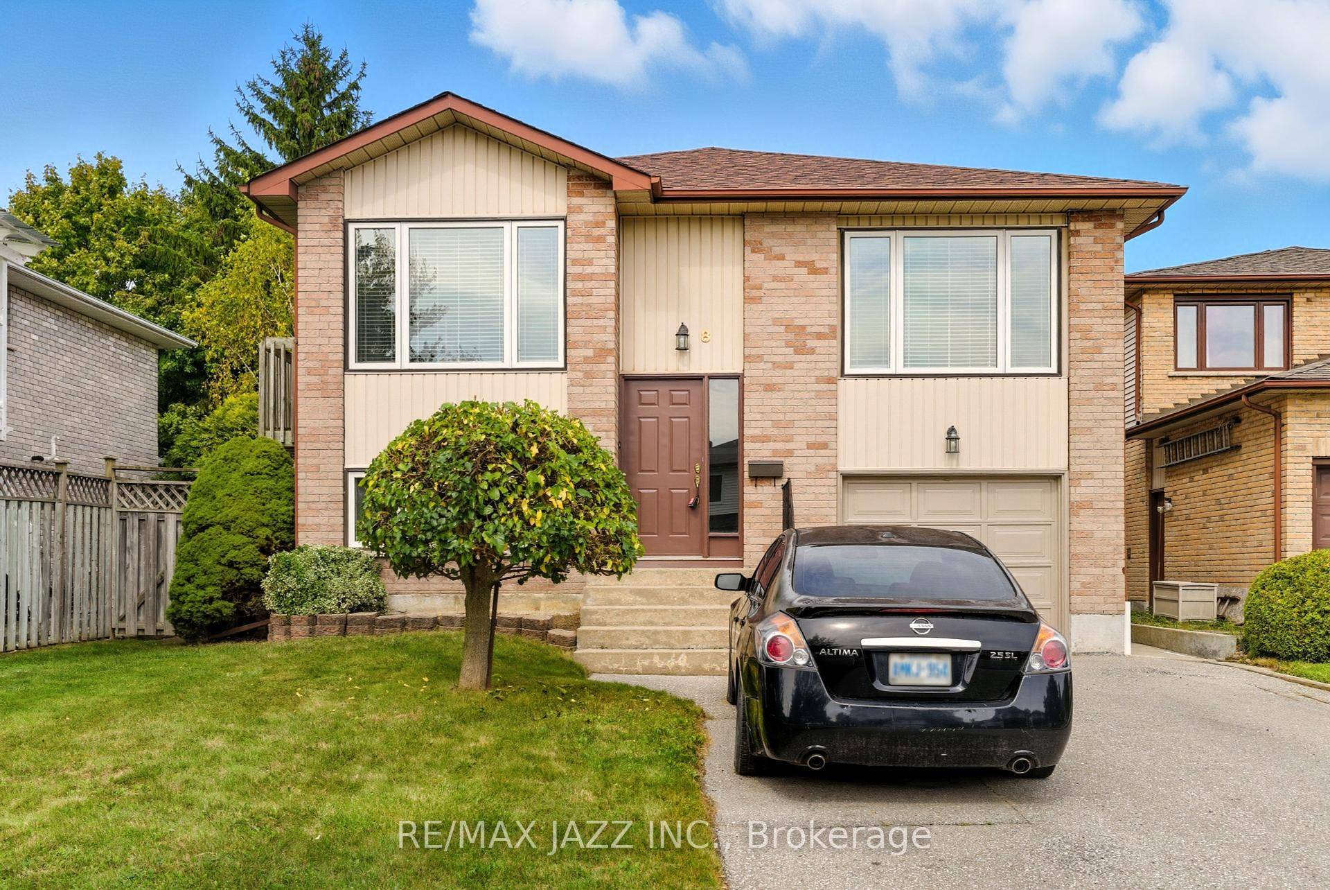 Spacious and bright upper level unit for LEASE, featuring a large living room combined with a dining, an expansive kitchen with a breakfast area, 3 good sized bedrooms, and a ...