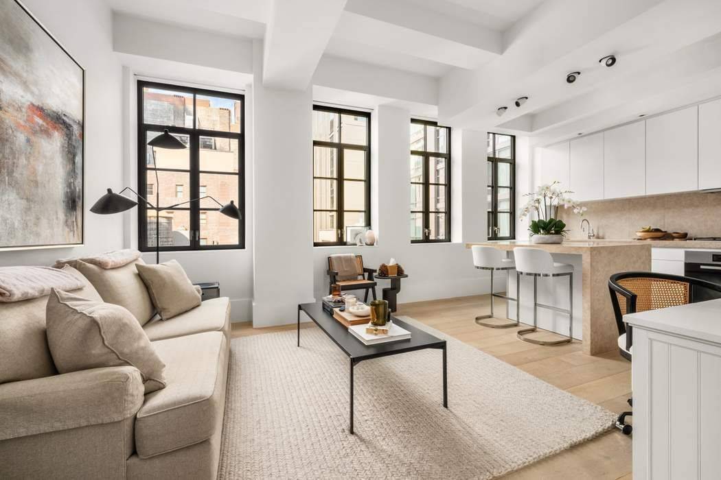 Welcome to Unit 10E at the Huys Condominium, ideally situated in the heart of NoMad at Park Avenue South and East 28th Street.