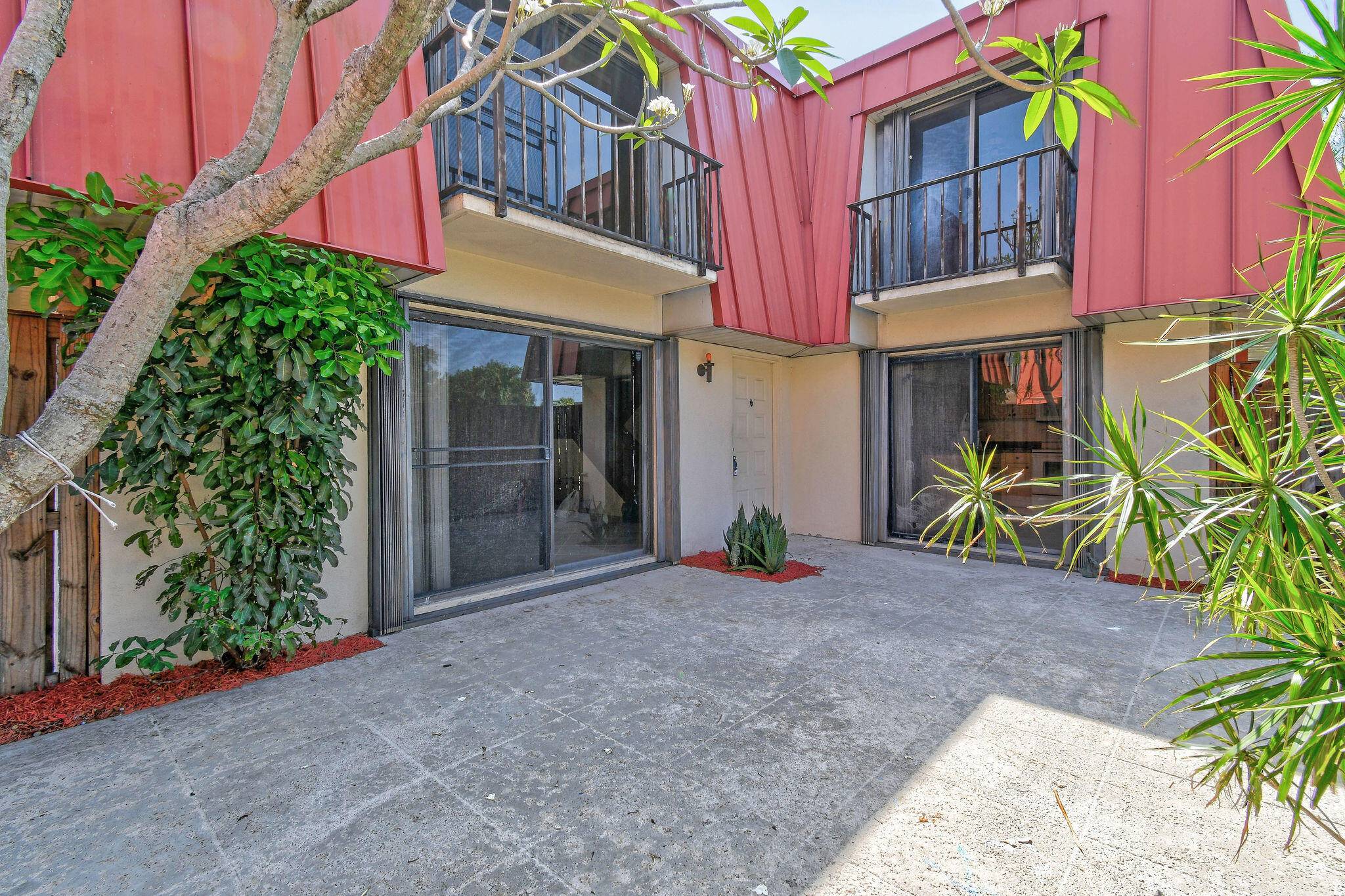 This 2 bedroom, 2 bathroom townhouse is centrally located in Palm Beach Gardens.