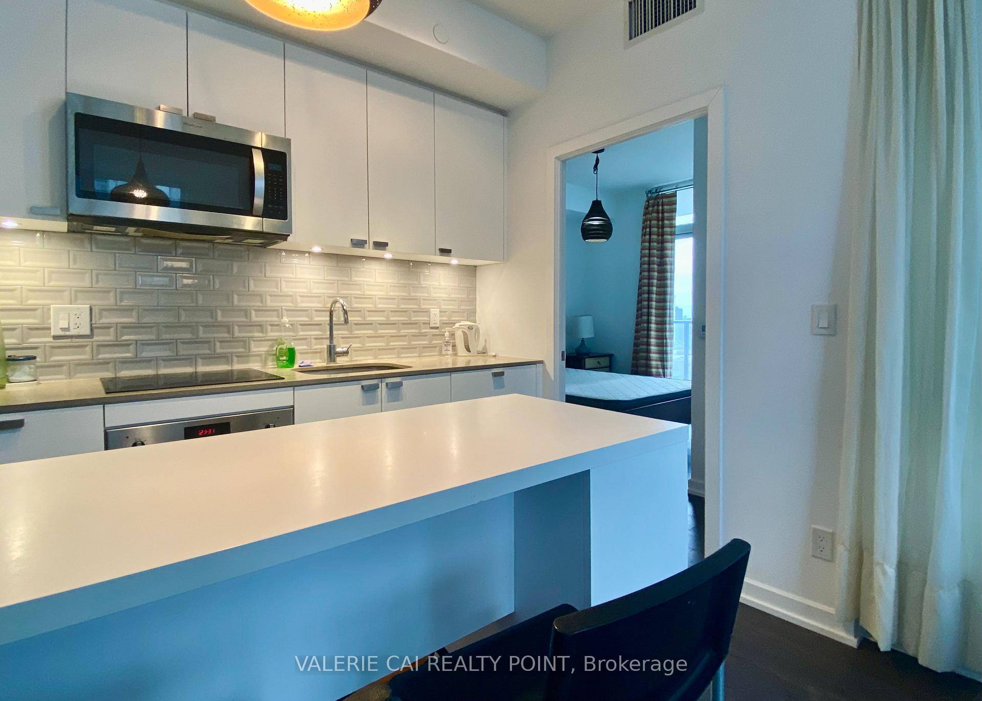 2 Bed, 2 Bath Unit At Park Club Condo Prime Location amp ; Steps To Don Mills Station Unobstructed South West Exposure Balcony W Plenty Of Sunlight 9Ft Ceiling amp ...