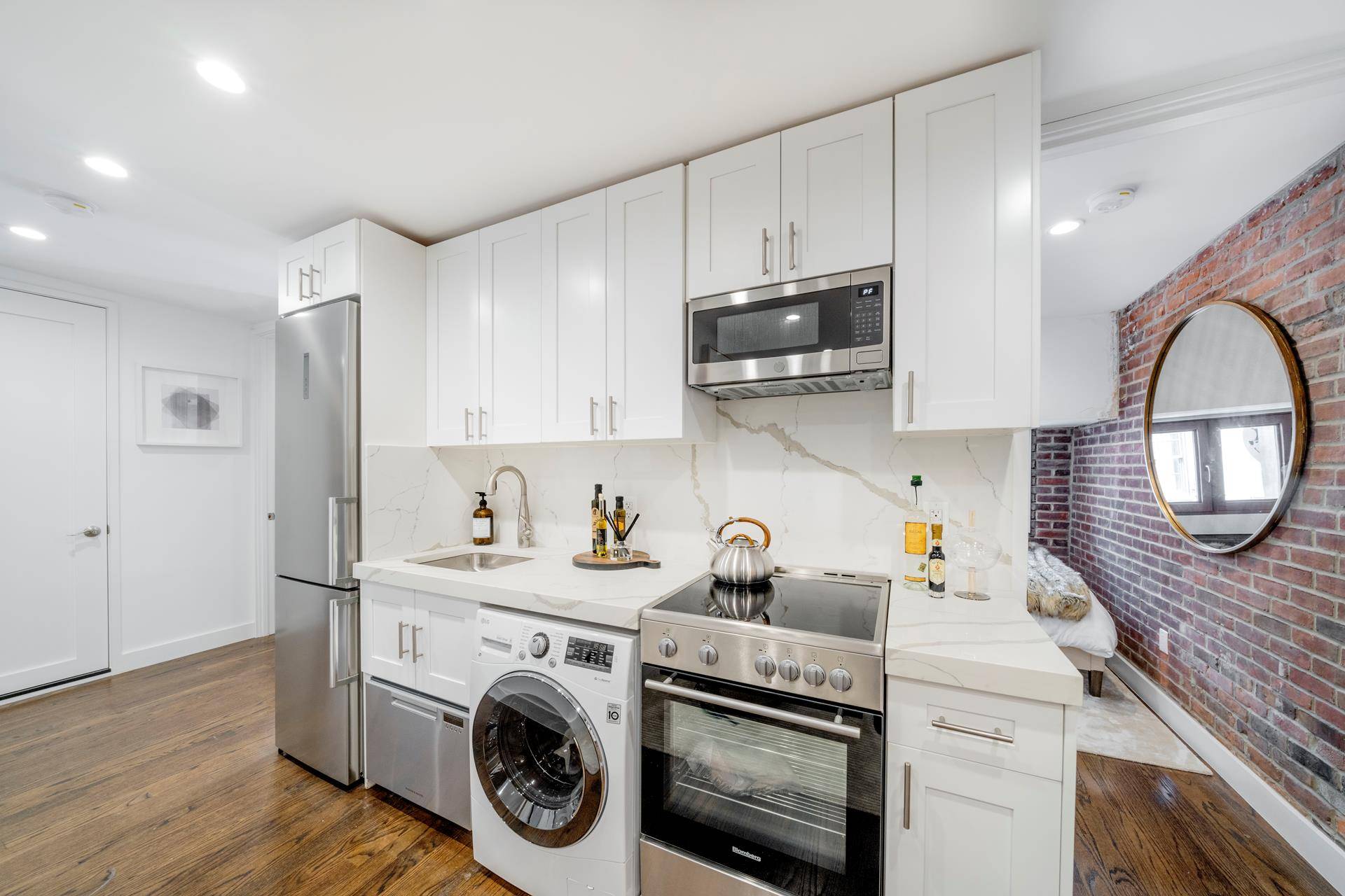 AVAILABLE JULY 1ST OPEN HOUSE BY APPOINTMENT WASHER DRYER IN UNIT ULTRA PRIME SOHO RENOVATED TRUE 4 BEDROOM !